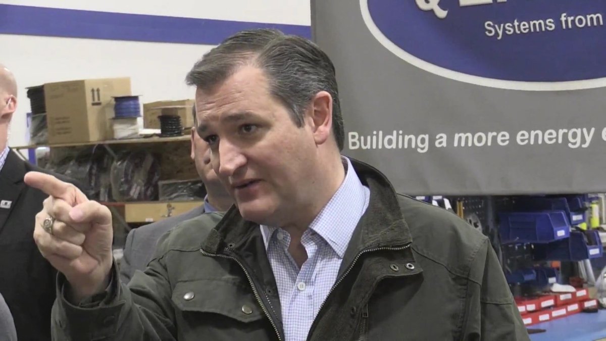 BreitbartNews's tweet image. Now leading Breitbart: 'Donald, you’re a sniveling coward and leave Heidi the hell alone!' trib.al/0oCUFXp