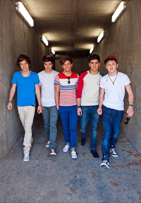virtuallyvivi's tweet photo. HAPPY 4 YEAR ANNIVERSARY  #bring1dtodallas (I cannot believe it's actually been that long omg time flies) https://t.co/kiEn3EaLK4