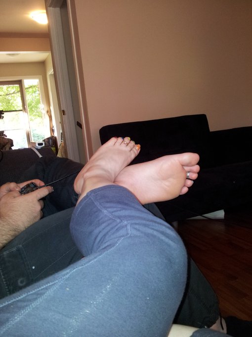 Lazy day of gaming with the boyfriend. If you want my attention-dominamarah@gmail.com  https://t.co/r5gghc34K3<a href="/tag/serve"class="tags"><span>#serve</span></a>