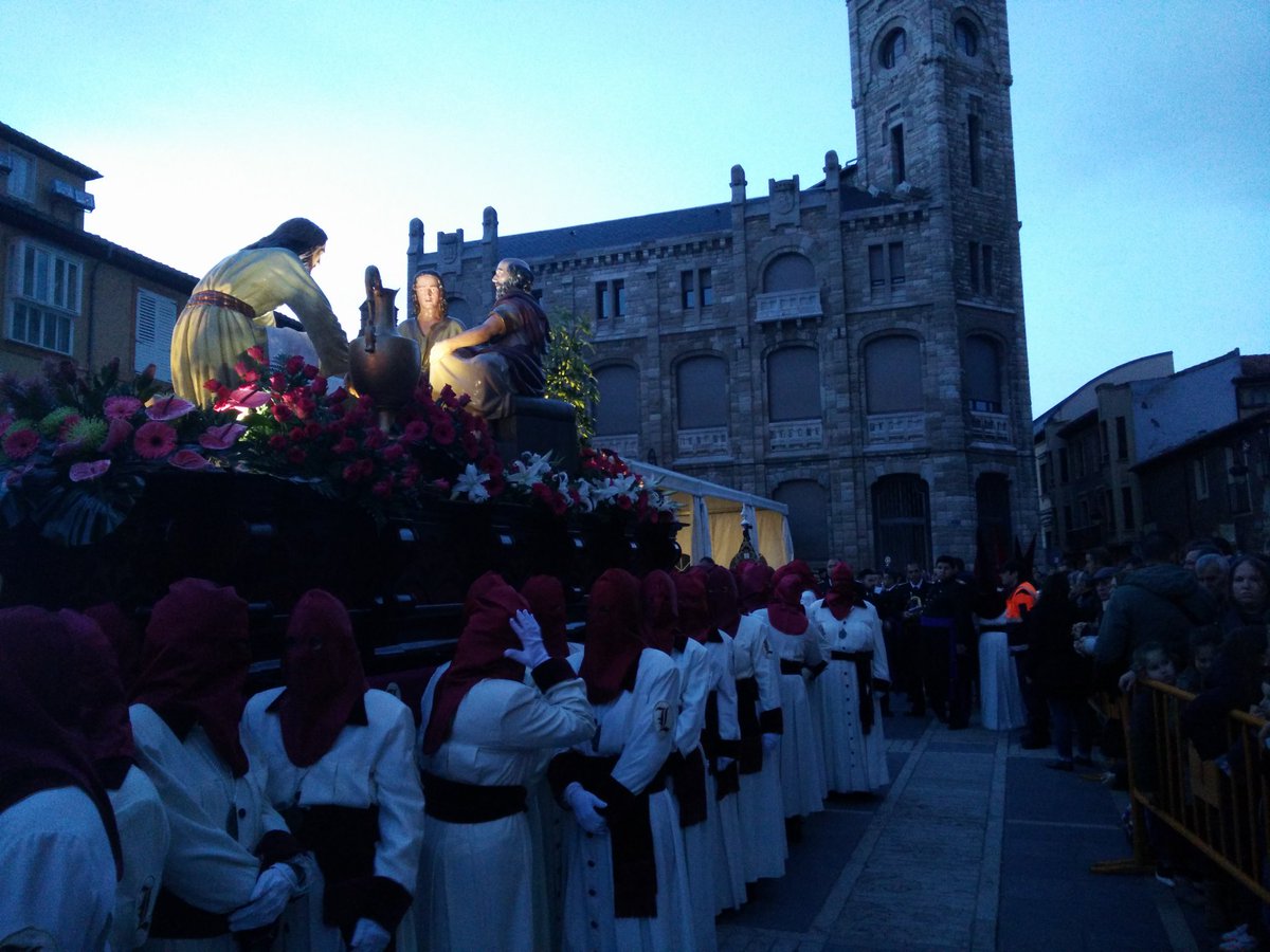 BandaMinerva's tweet photo. Comenzamos con la marcha #SantaCena como homenaje a "nuestra" Hermandad @HSM_Leon https://t.co/9ezVvxSbTA