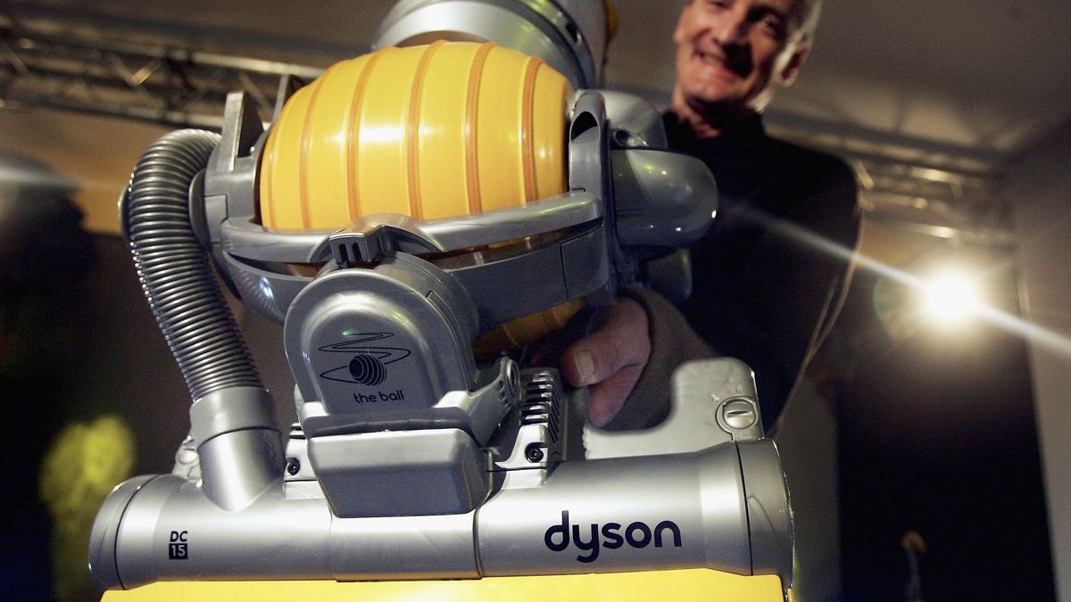 verge's tweet photo. Vacuum-maker Dyson is reportedly working on an electric car https://t.co/zR849gHawX https://t.co/q2ChjjyrwB