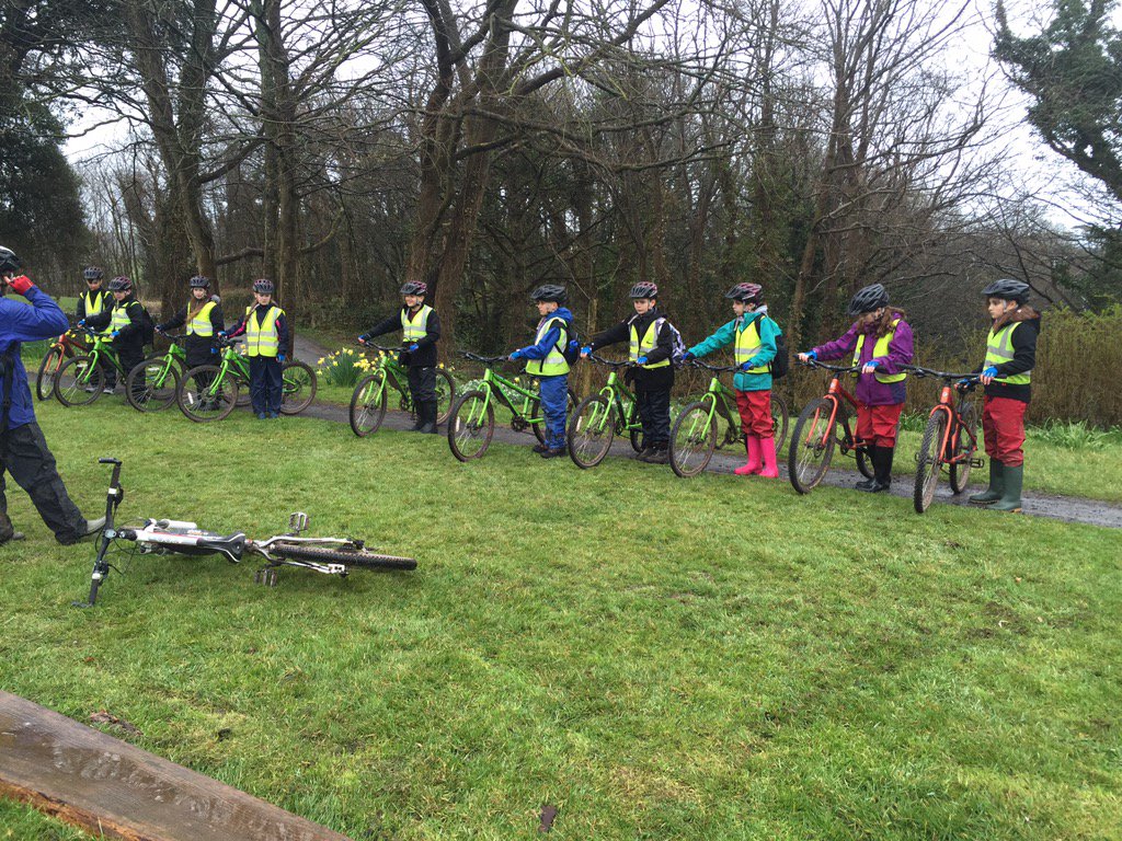 stackpole2016's tweet image. Guillemots on track!!!! #cycling