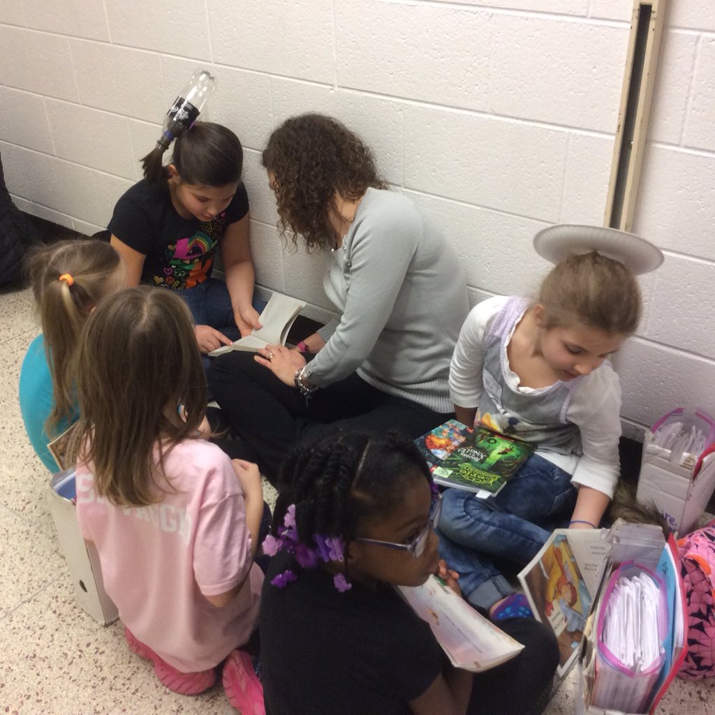 doreenmonahan's tweet photo. ...a family that reads together....#disneyfps #fraserschools https://t.co/KWvI0sf4WO