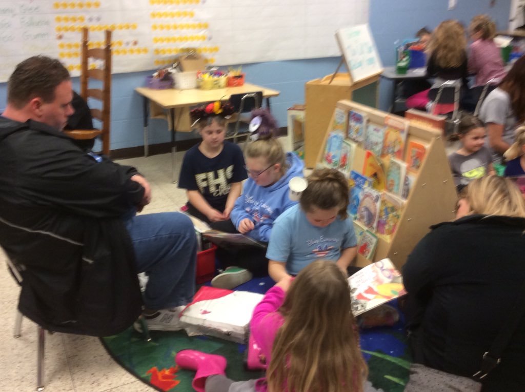 doreenmonahan's tweet photo. ...a family that reads together....#disneyfps #fraserschools https://t.co/KWvI0sf4WO