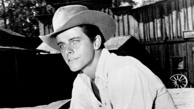 Variety's tweet photo. Peter Brown, star of TV Western "Lawman," dies at 80 https://t.co/Zbu7LDtzJF https://t.co/vn7s9ueOyx