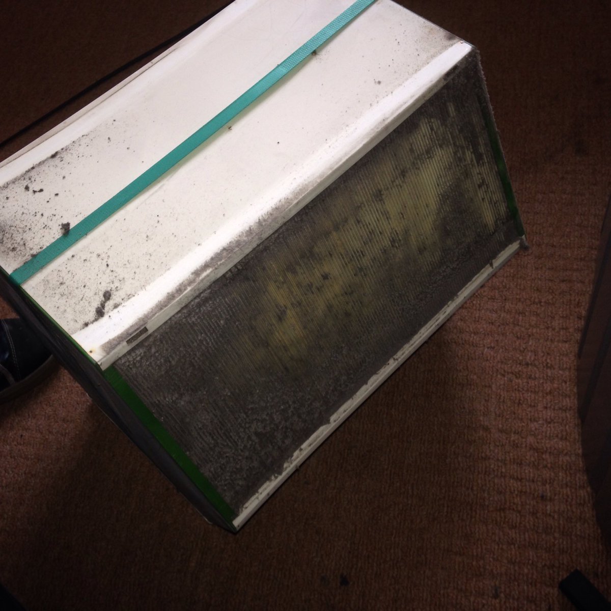 Hoofdpijn? Misselijkheid? Onderhoud aan uw ventilatiebox (afzuigbox of wtwbox) is belangrijk voor een goede werking!