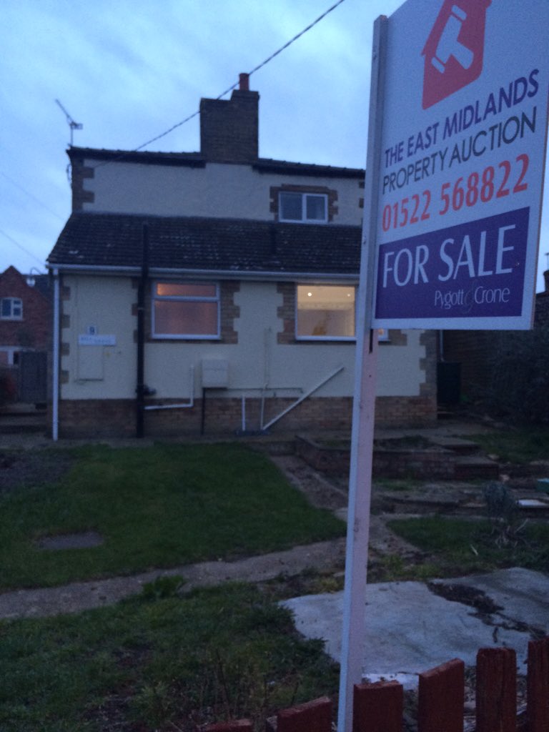 BenMarrisSykes's tweet photo. Another late night viewing for @PygottandCrone went very well! #anotherdeal? @RelocationAgent @sedy08 https://t.co/vCwD0IejLu