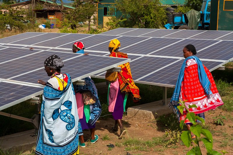 MikeHudema's tweet photo. Developing world overtakes West in #renewables investments: https://t.co/hVqpDmysgV #ActOnClimate #cdnpoli #abpoli https://t.co/xzi8xEWY2w