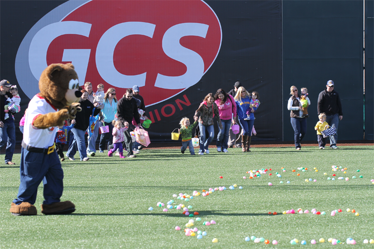 GatewayGrizzlie's tweet photo. #TBT to last year's Easter Egg Hunt! It is TWO DAYS AWAY! Registration is at 9 AM! #HuntingHungry #SeasonStartsNow https://t.co/FJQaKUcJ7T