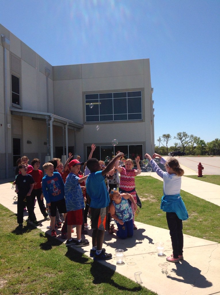 MsWoodClass's tweet photo. Geometry is fun! pyramid & cube bubble wands! #3Dshapes #STEAM #reaganrays #slb5 #slb3 https://t.co/Dnkbe8F4Qt