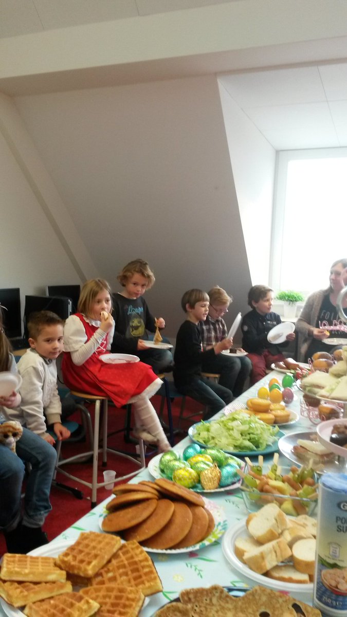 domijn_3's tweet photo. Voorjaarsviering in Domijn 3 https://t.co/qZZ35SwGlR