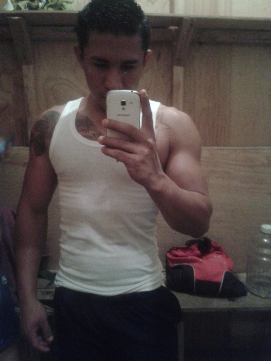 ale03211 tweet picture