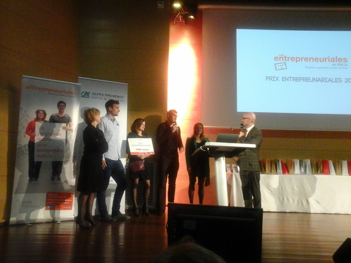 FPe98's tweet photo. Prix @LesEntrep13  2016 Hemera ou l'avenir de la bioluminescence ; en route pour la finale nationale ! https://t.co/kbYlOOwAaa
