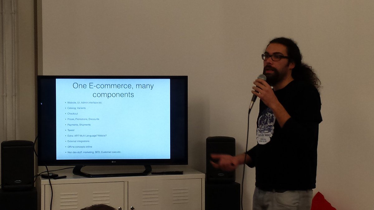 ste8's tweet photo. @alelepore ci mostra le varie componenti e complessità di un e-commerce #devecomm #devmarche https://t.co/2pdlZhzxfX