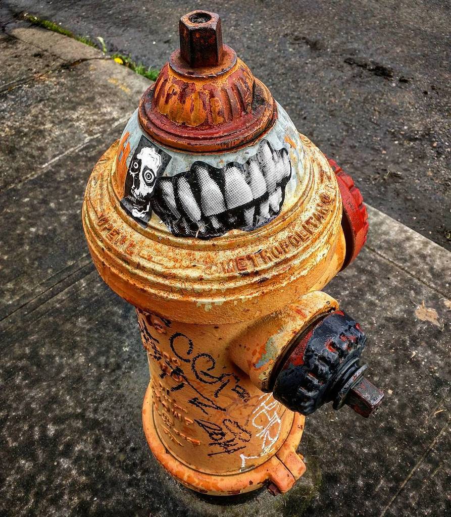 FuR's tweet photo. #dontmovetoportlandoregon our fire hydrants have teeth. #slaps #stickers #hydrantporn https://t.co/Nw6cRyMF6f https://t.co/uFKcSMqcsl
