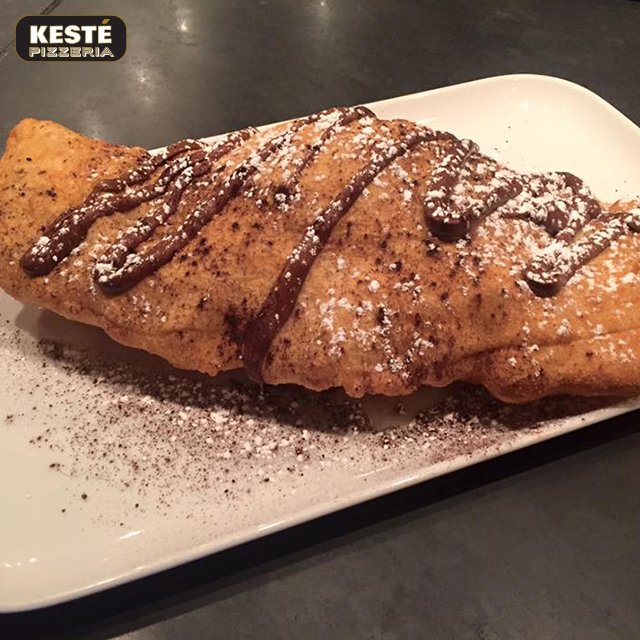 kestemtl's tweet photo. Gâtez-vous! Venez combler votre dent sucrée avec notre sélection de desserts comme la #Pizza #Nutella frit! #MTL https://t.co/mjBfRL2wAG