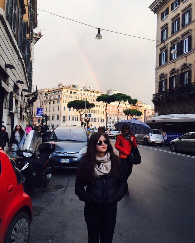 En las extraordinarias calles de Roma 👏🏻👏🏻👏🏻👏🏻👏🏻 🌈 justo un arcoíris 🌈🌈