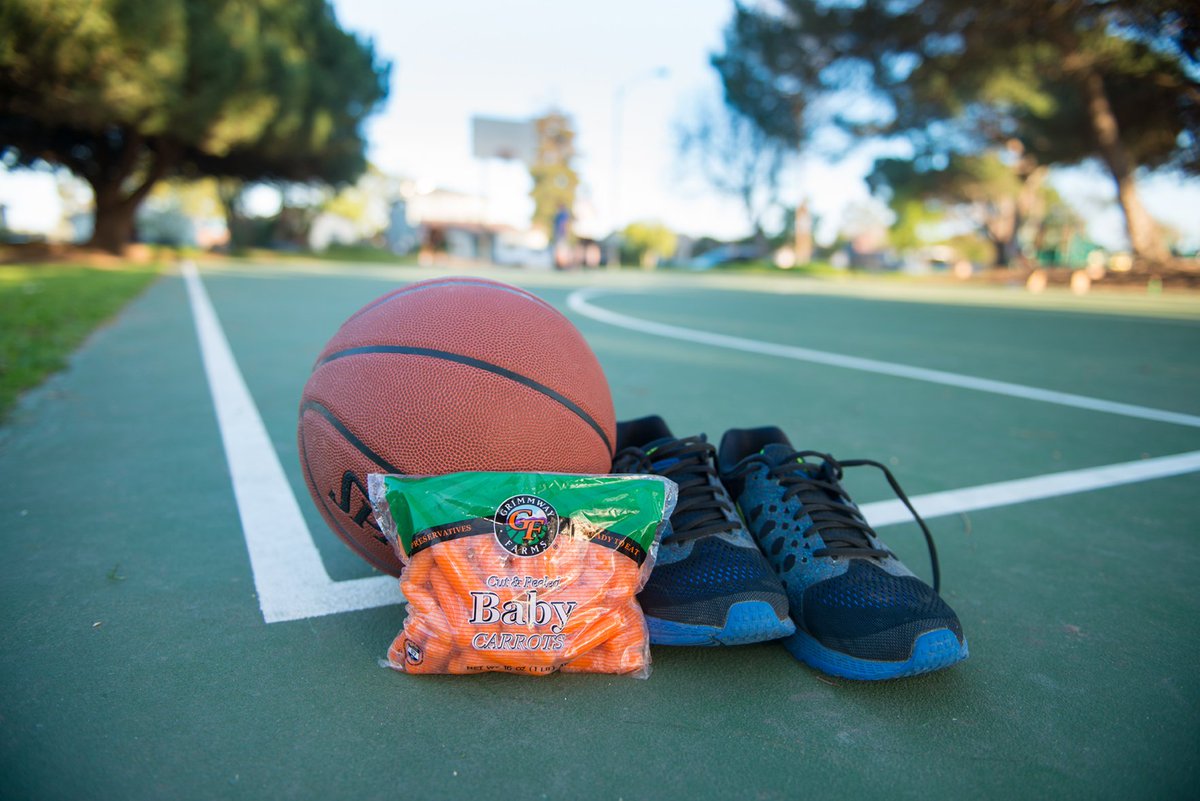 GrimmwayFarms's tweet photo. Which team are you rooting for? #MarchMadness #Carrots #JustCrunchEm #Basketball https://t.co/RuJFdmTwQv