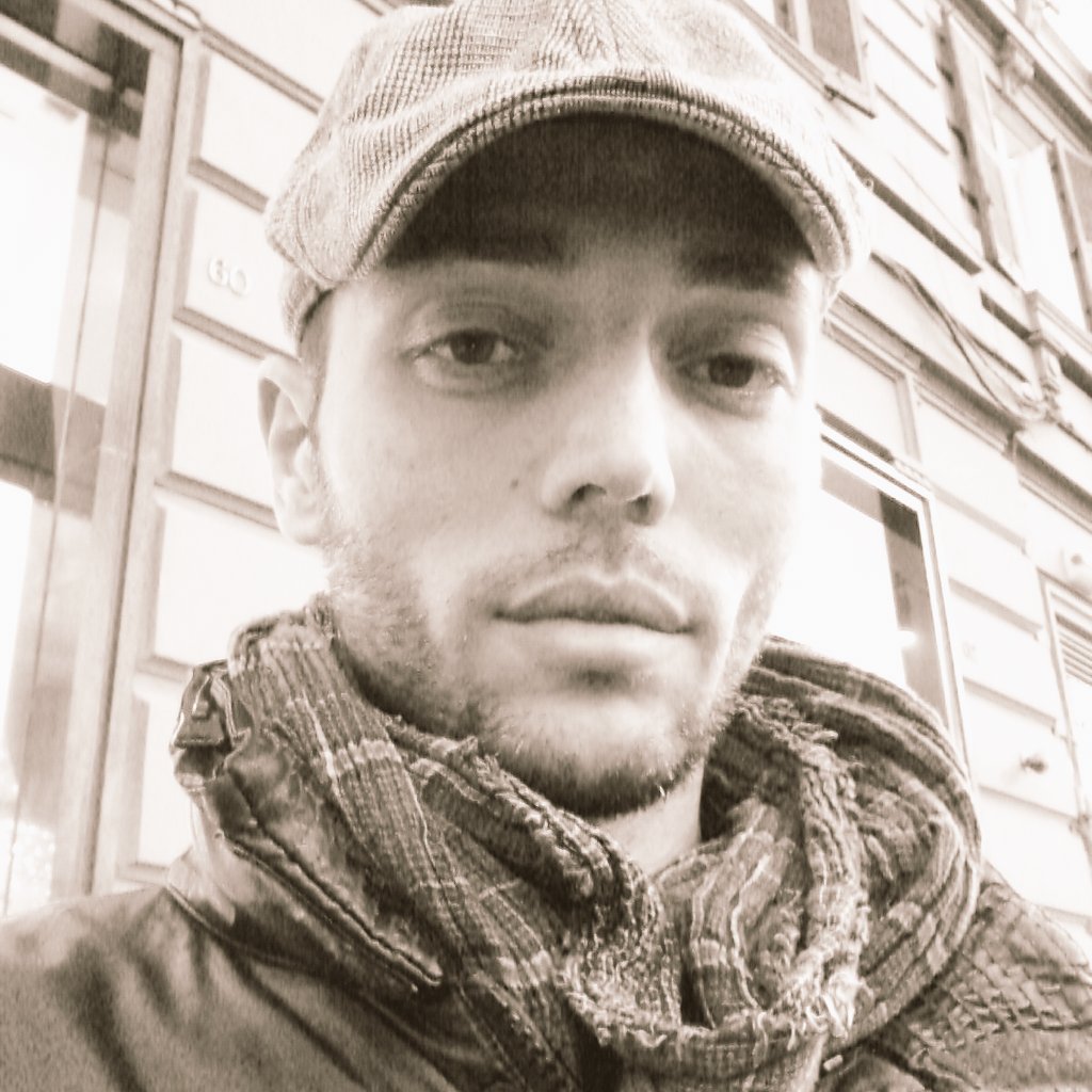 FFuscoPress's tweet photo. In giro per lavoro#work #pressoffice #SocialMediaMarketing #communicationstrategy #followme #Roma #ufficiostampa https://t.co/RQ1j9VbEX4