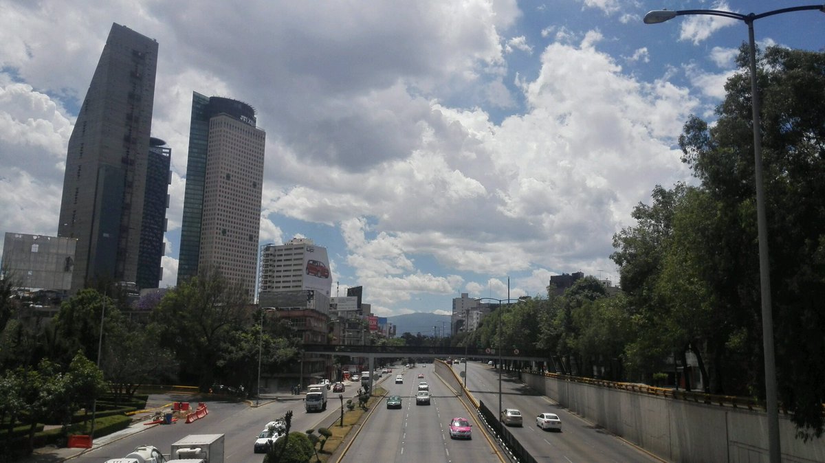 flyingpigs_df's tweet photo. Seguimos #Entregadoconamor por esta vacía #CDMX https://t.co/XYG1B1QKiR