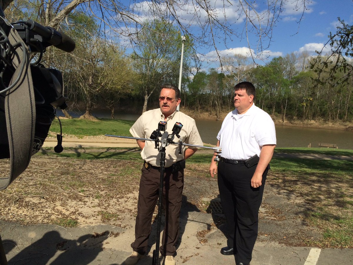 gcountswcnc's tweet photo. Chesterfield Sheriff and Coroner holding pressor on plane crash https://t.co/j9uIgqY49A