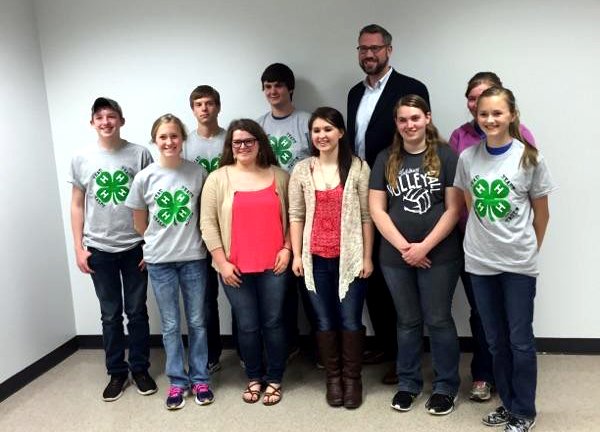 ILTreasurer's tweet photo. Meeting w/ farmers, bankers & students in Monroe Cty to discuss #AgInvest & #CreamofCropIL. https://t.co/GZJvozBzcx https://t.co/VyWcrHmroQ