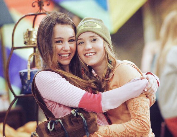 ThatJustinKiss's tweet photo. Friendship goals #10YearsOfHannahMontana https://t.co/Crgb6oTMVy