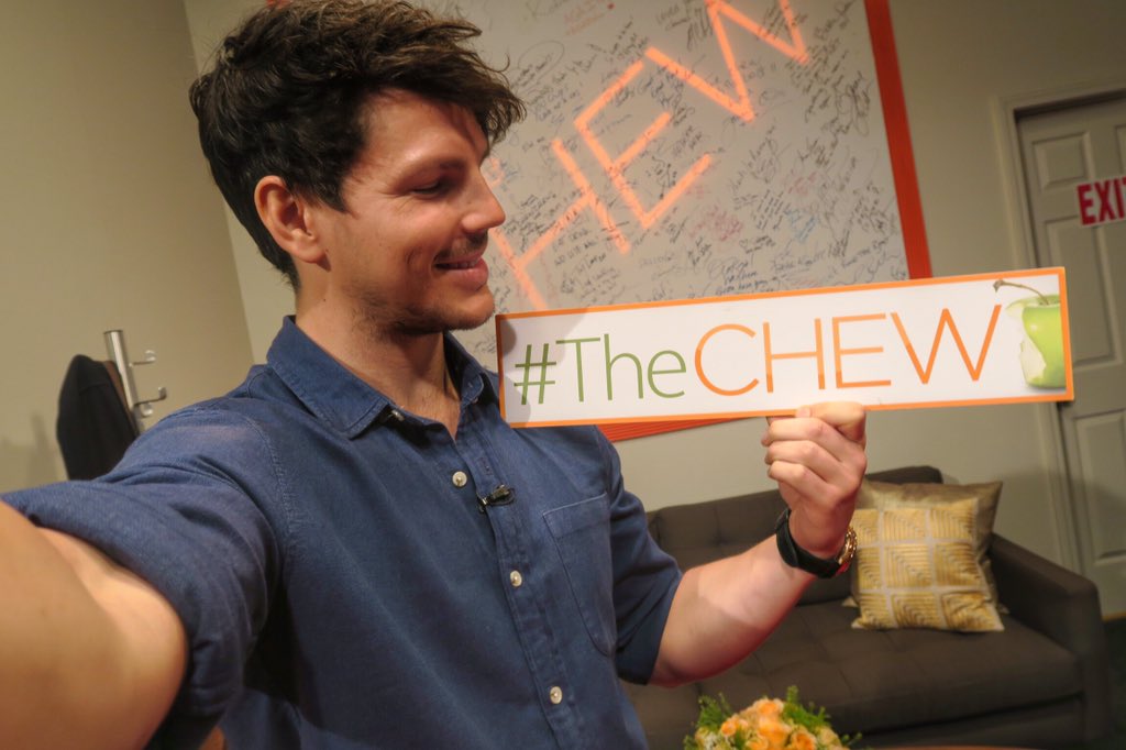 churchill_dan's tweet image. There are certain moments in life that you can't help but be a little stoked for✌️😎 #TheChew #TheChefLife @thechew