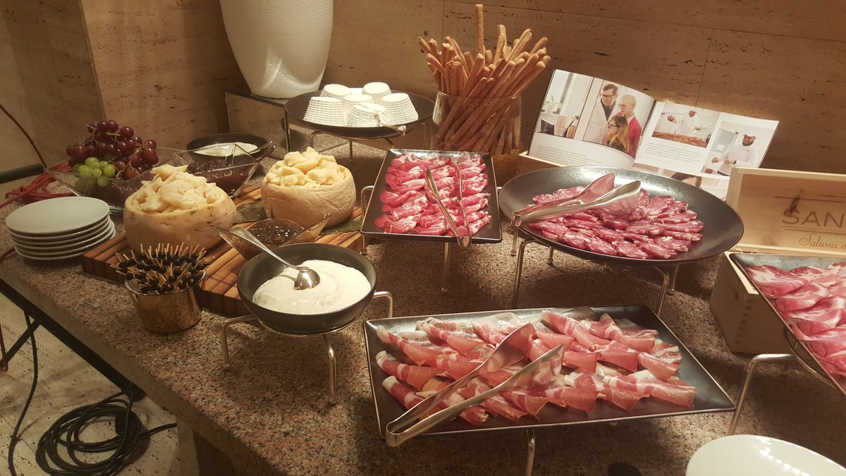 Primo appuntamento con il Masters of Food&amp;wine al <a href="/ParkHyattMilan/">Park Hyatt Milan</a> con i vini di <a href="/gianfrancofino/">gianfranco fino</a> e <a href="/SalumiSantoro/">Salumificio Santoro</a>