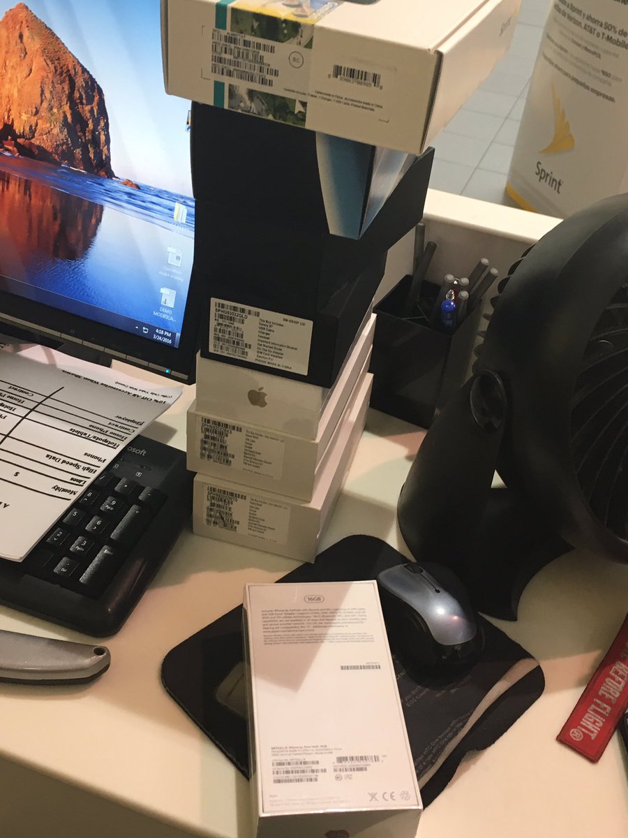 8 new #Sprint ports from #AT&amp;T .. Thanks :) #ArchTelecom #FashionSquare <a href="/marceloclaure/">Marcelo Claure</a> <a href="/AlexGhai/">Alex Ghai</a> <a href="/BrianMCheney/">Brian Cheney</a>
