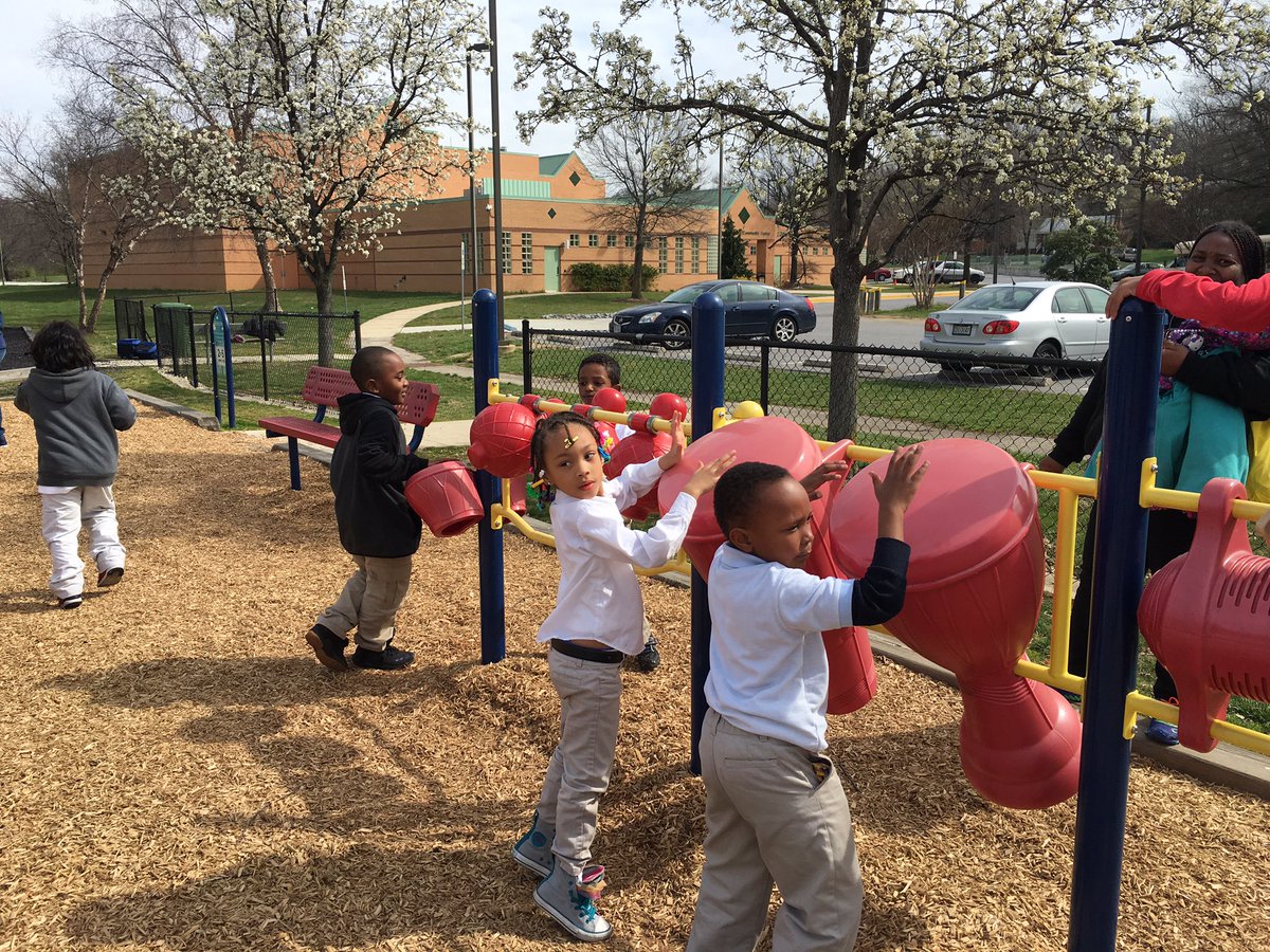 LangSTEMPrincip's tweet photo. @LangleySTEM having fun at the park before our skating trip! #RespectAttitudeCompassionEffort #DCPSRising https://t.co/dHoKTUFqJM