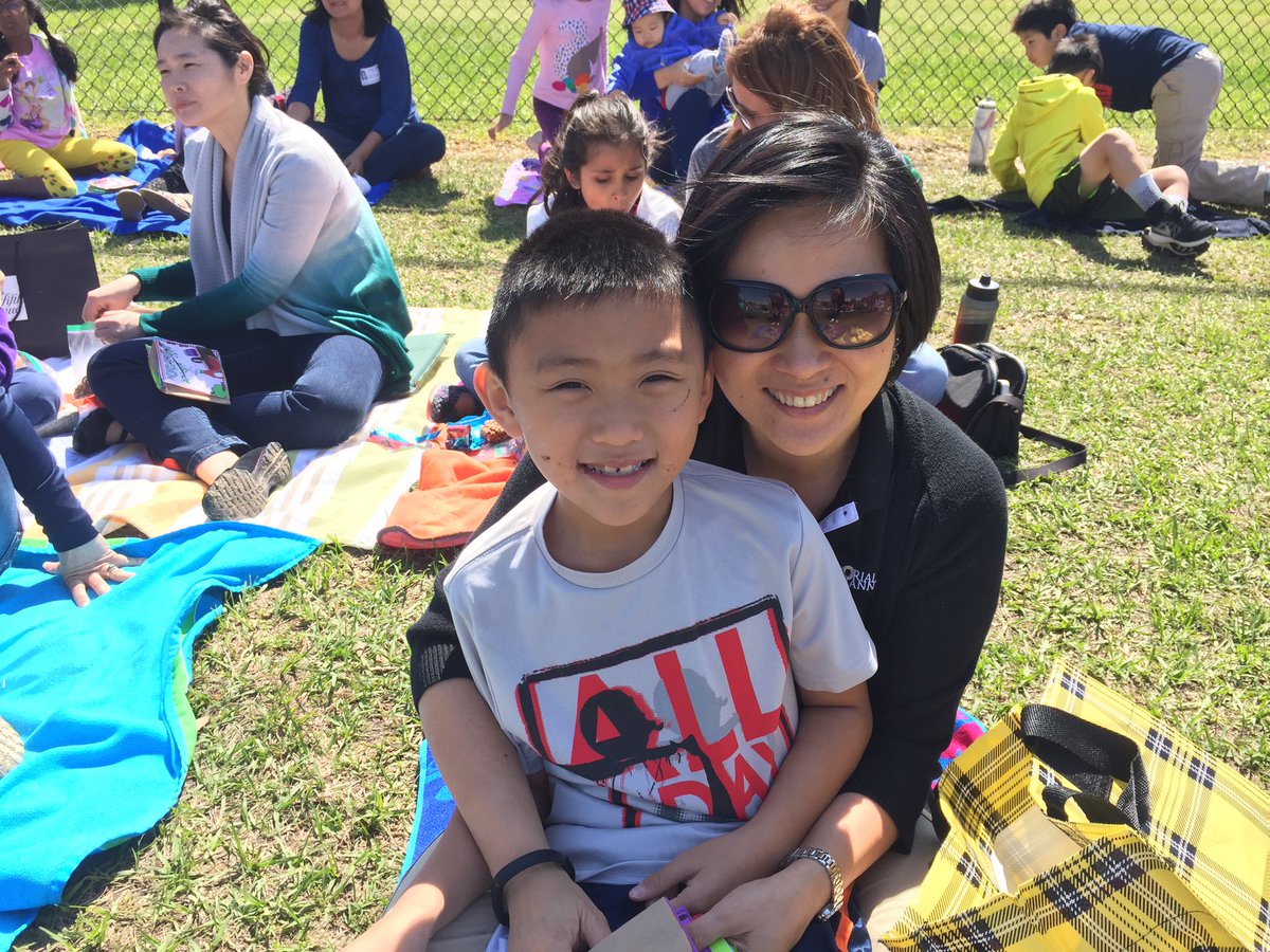 PalmerClass2's tweet photo. More poetry picnic @RAEinKaty #psin2nd https://t.co/VuLxngDZ6C