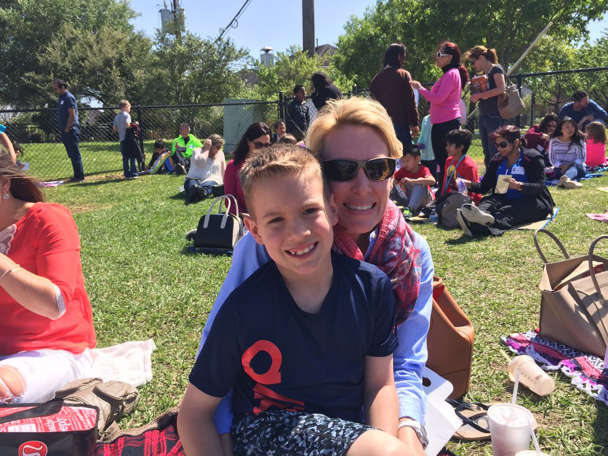 PalmerClass2's tweet photo. Poetry picnic ๐ @RAEinKaty #psin2nd https://t.co/oQSeTvBCSQ