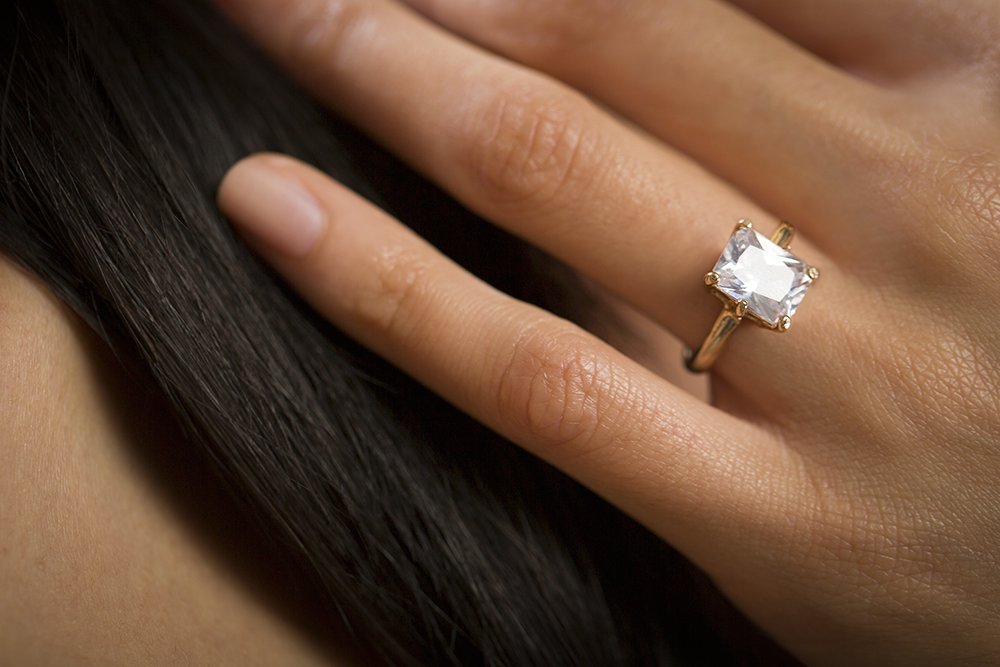 JewelersMutual's tweet photo. We've got cheat sheets to use as #diamond shopping sidekicks! #knowyourdiamond https://t.co/9Atv6sUNSU? https://t.co/KflSE5VWkL