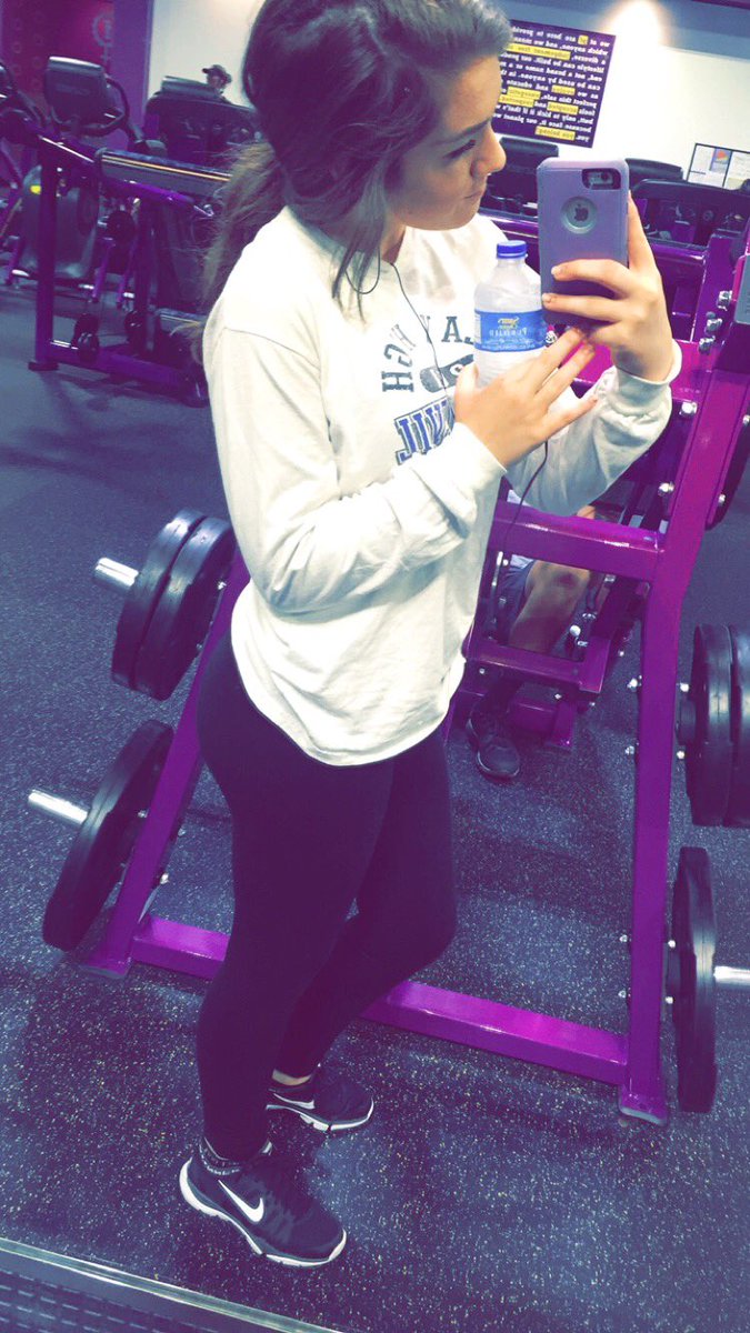 FHouldson's tweet photo. Oh... My bad didn't know girls had labels #over120 #proudofmybody @AnnieeReid @itsssdevinnnn https://t.co/rllJ5j0YDC