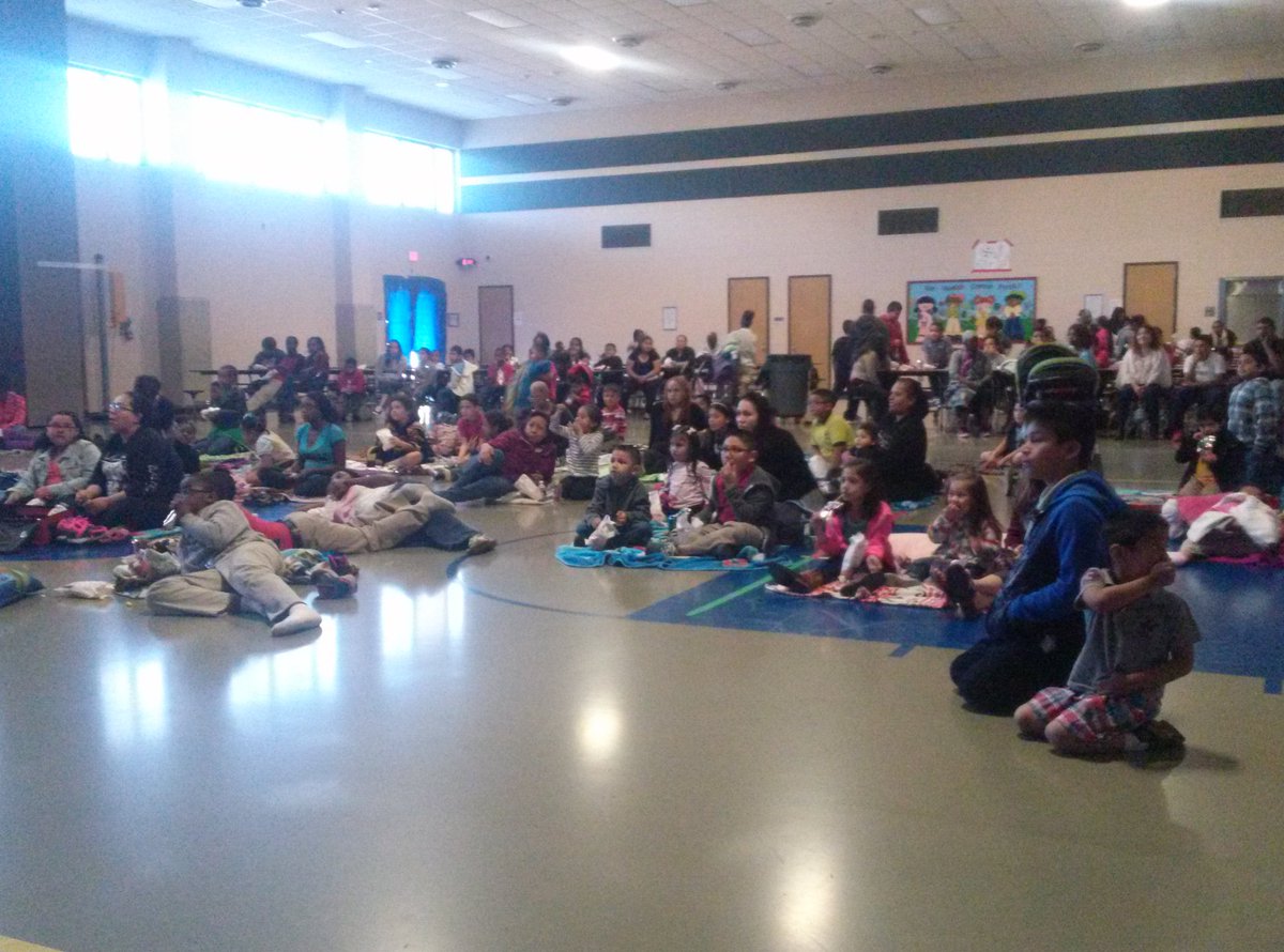 landis_es's tweet photo. Another successful Family Movie Night! @AliefScience @edtechqueen #AreaBTech #AliefProud https://t.co/k4vhXo250Q