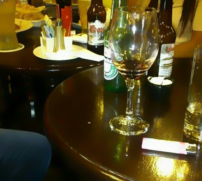 overtherainb0's tweet photo. Nite b4 good friday therefore pub packed. #notmyround π· #EasterWeekend https://t.co/09B11bEWgU