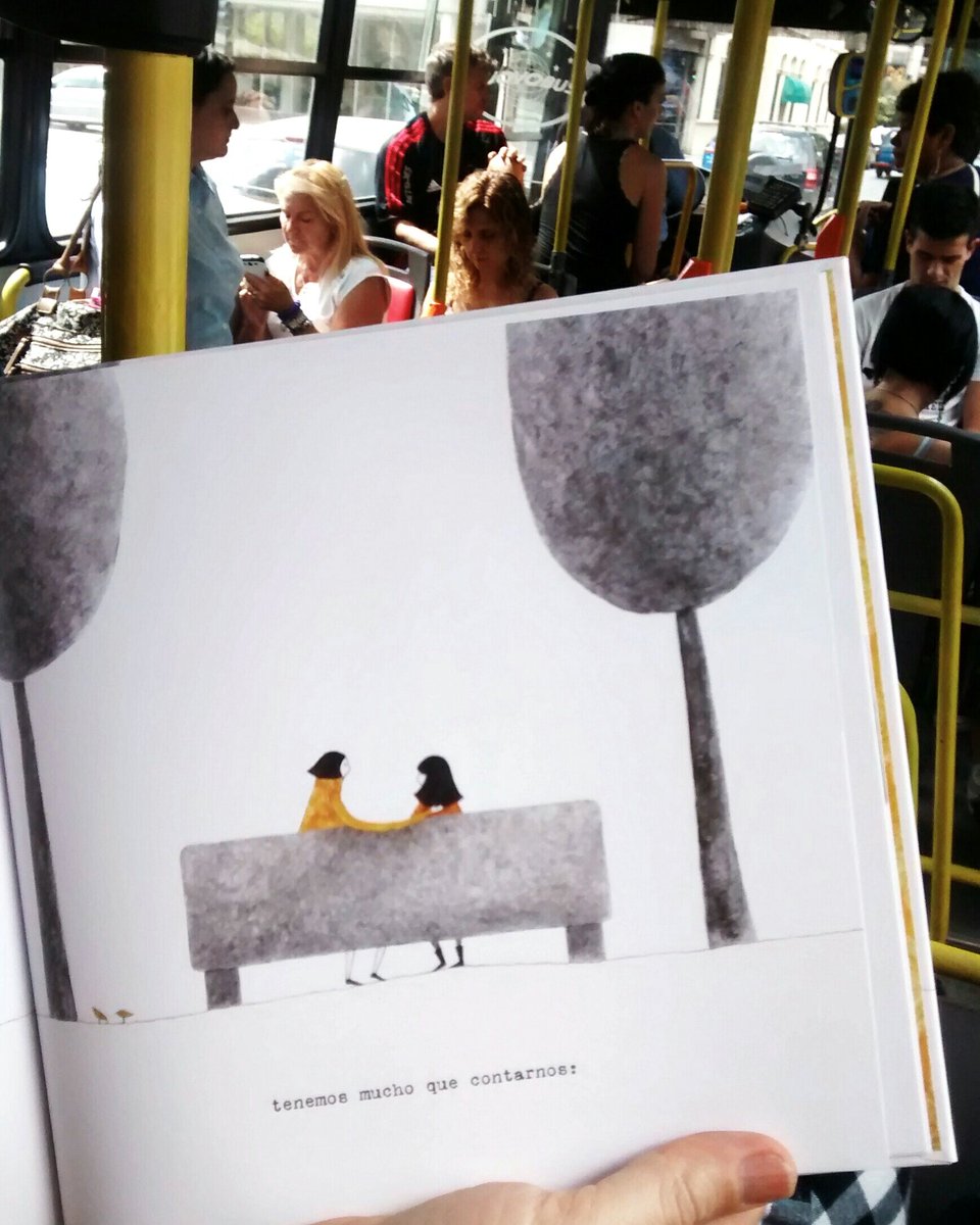 Volver de la plaza leyendo. <a href="/CalibroscopioEd/">Calibroscopioedit</a> <a href="/azulaydan/">~daniela azulay~ 💚</a>