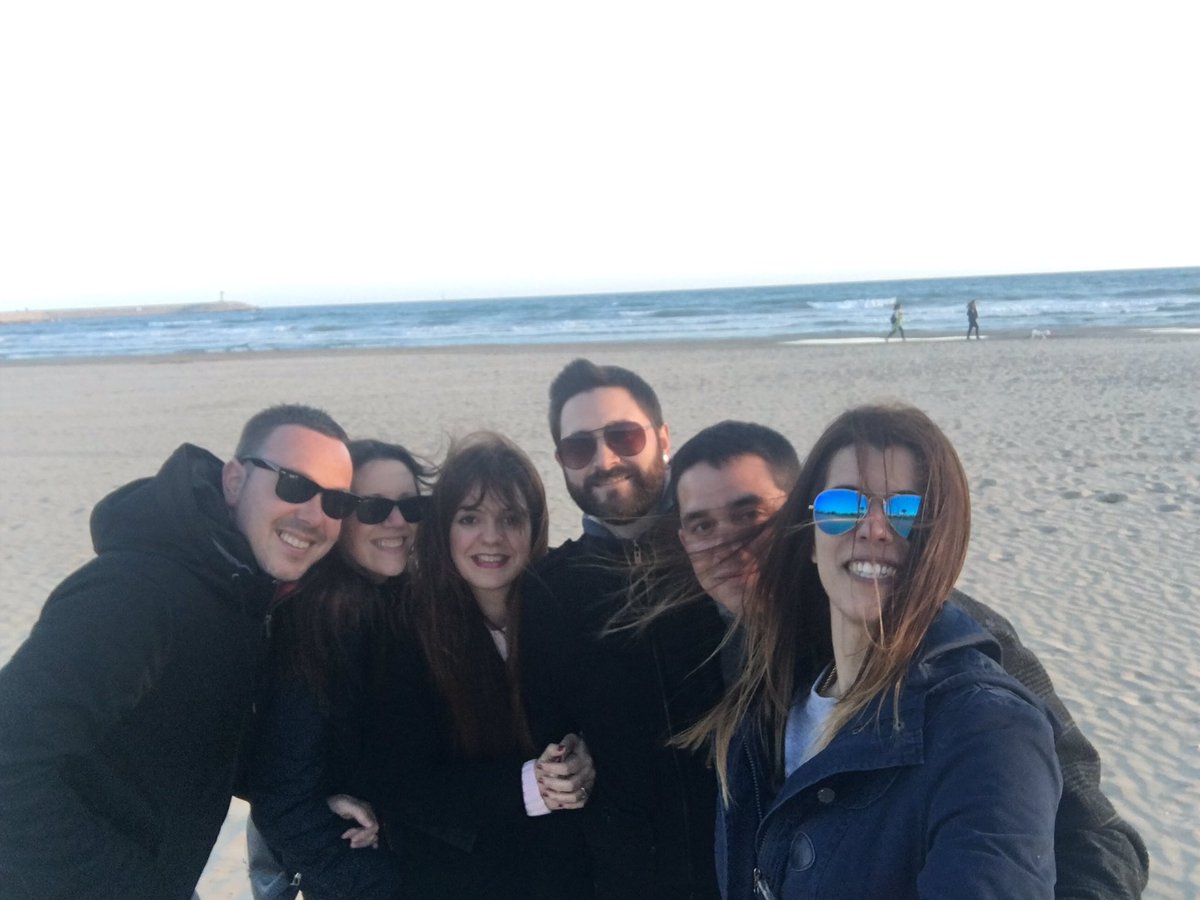 taniazgz85's tweet photo. Disfrutando de un buen finde#amigos#semanasanta#playa @EstiRuizLite @Franlamenca @EstherAlcober @dpina84 https://t.co/IJ42bT2r1C