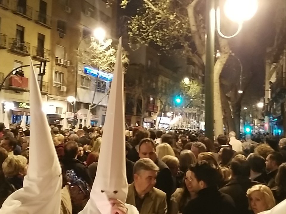 El_Palquillo's tweet photo. 22:51h Llega la Reina de los Ángeles @Hdadlosnegros con Como Tú ninguna @BandalasNieves #ElPalquillo vía @ManoloRL https://t.co/KFrtQhpLB1
