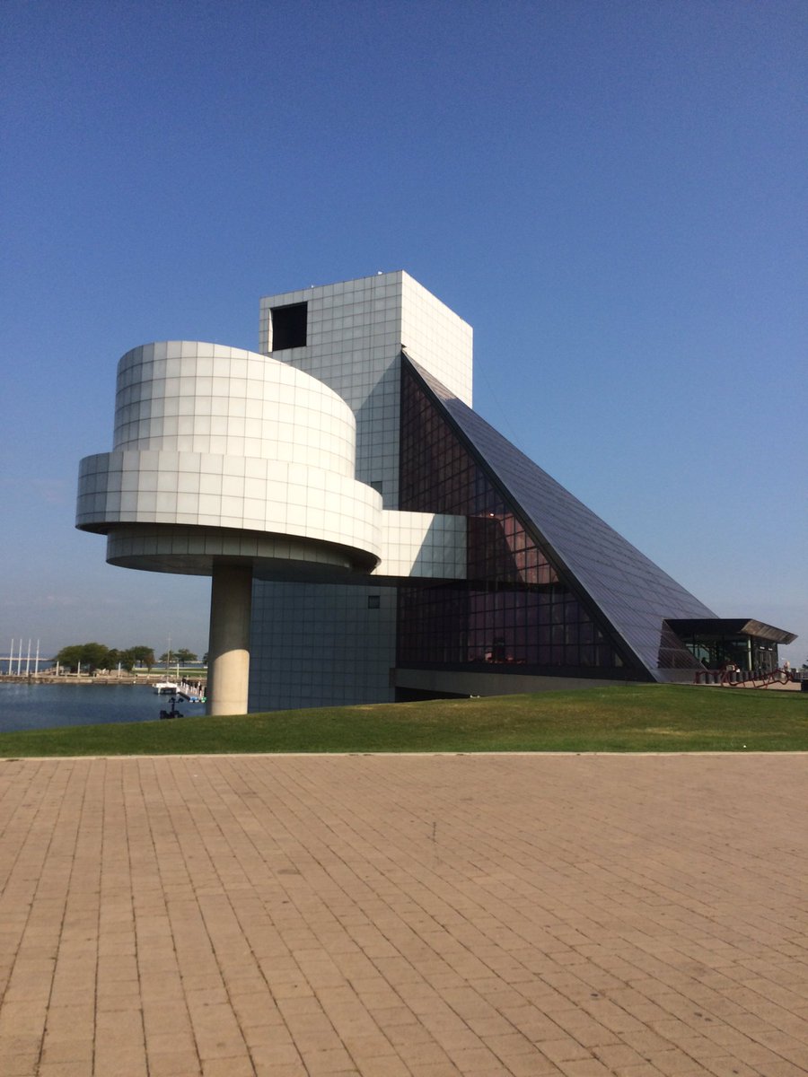 RealSabrinaRae's tweet photo. #tb To visiting the @rock_hall on one of the most beautiful days ever💕 https://t.co/QNu21iGYKj