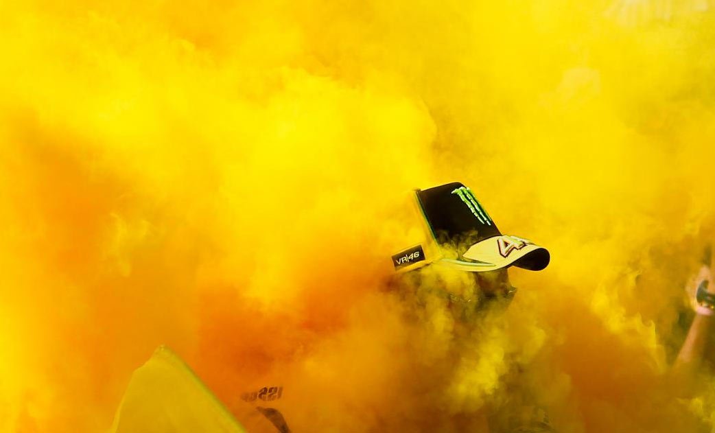 MilestoneItaly's tweet photo. March 24: #HappyHoli, festival of the colours. We've chosen yellow!
#ValentinoRossiTheGame @SkyRacingTeam #Holi https://t.co/8HV42kPysC
