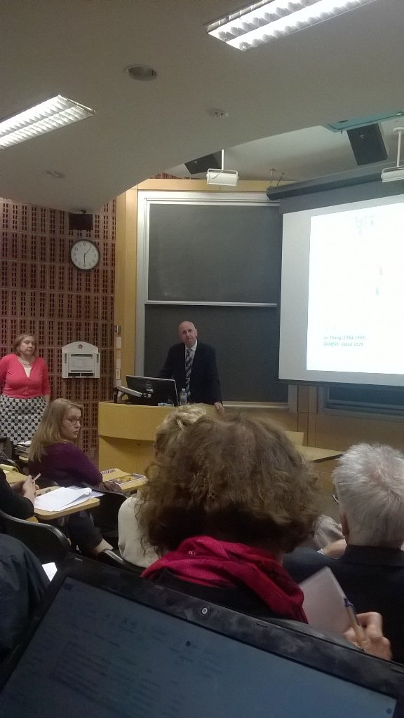 dluo_usc's tweet photo. @CraigClunas at UPenn lecturing on "Chinese art and the cosmopolitan" https://t.co/jASneBfuVT