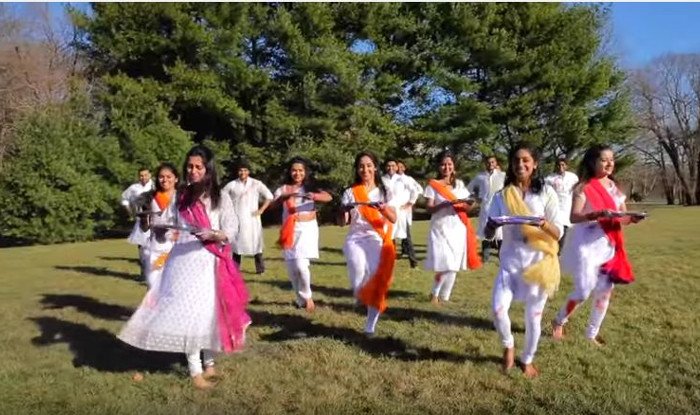 IndiaComAmerica's tweet photo. #Choreographer @R0hitGijareβs #HoliMoly! Mash-Upβ brings forth the spirit of #Holi https://t.co/BmHAOjNrOV https://t.co/lj8sHcrxFH
