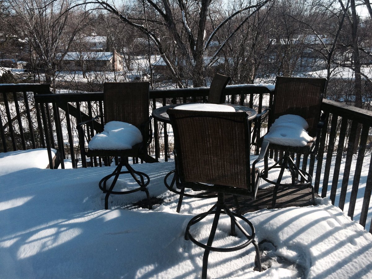 CodyMatzFox9's tweet photo. Wanna see what mid 40s & direct late March sun does to 10" of fresh snow? Here ya go... #doesnttakelong https://t.co/8B39cfQQmh