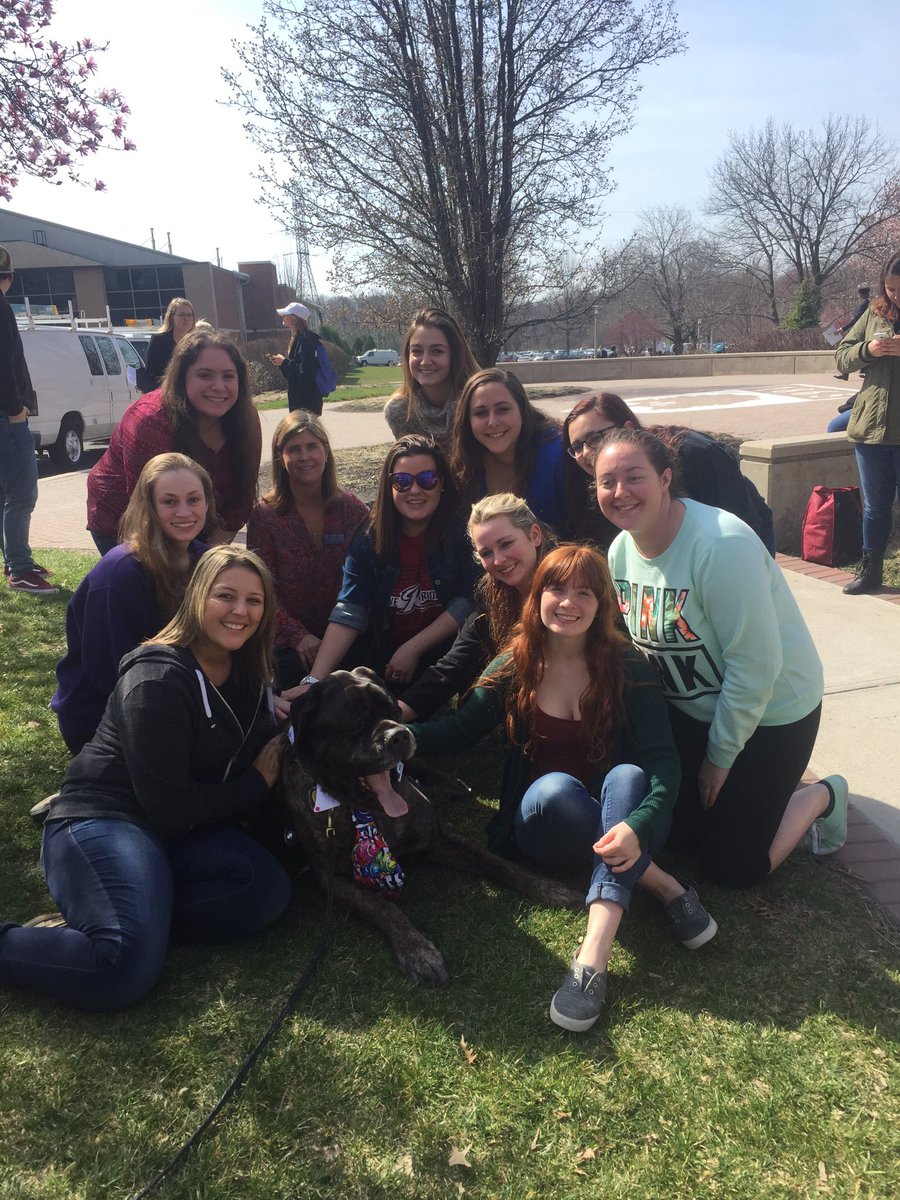 ryleighhonig's tweet photo. Future teachers de-stress with therapy dogs on campus @RiderSchoolofEd @SharonMcKool #ELD308 https://t.co/hicSPIGmB0