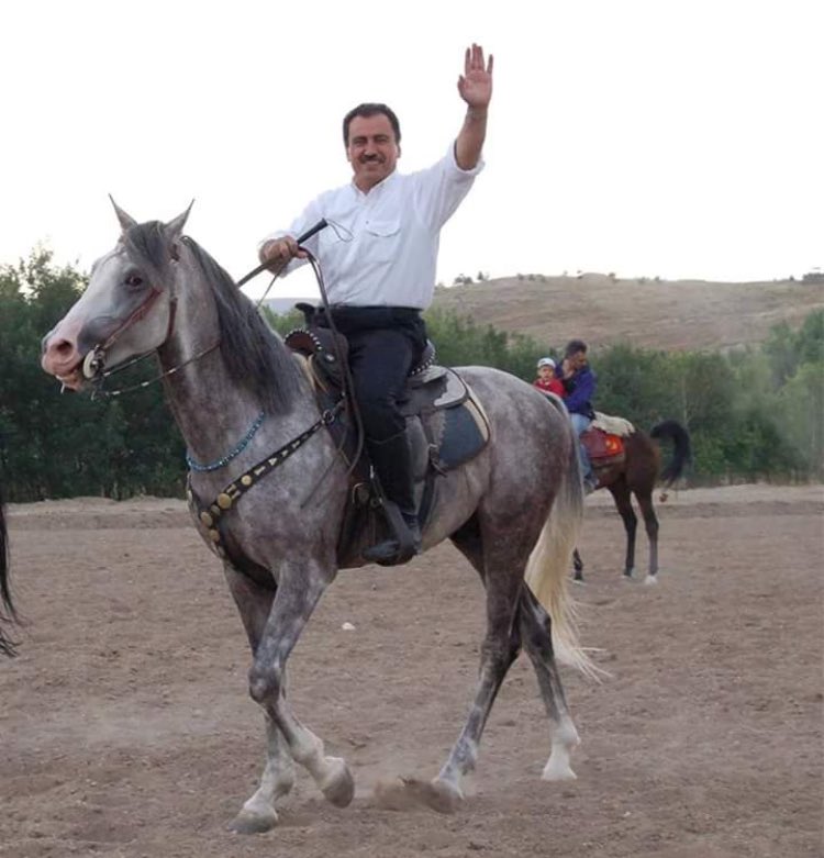 yitiksevdalar's tweet photo. O iyi insanlar, o güzel atlara binip çekip gittiler. Demirin tuncuna, insanın piçine kaldık.  #ŞehitMuhsinYazıcıoğlu https://t.co/21QcYvoOwy