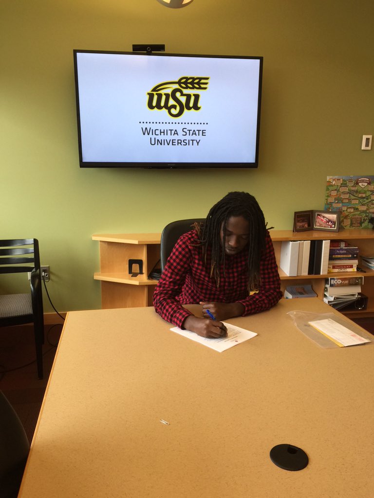 Tom Clark tweet media