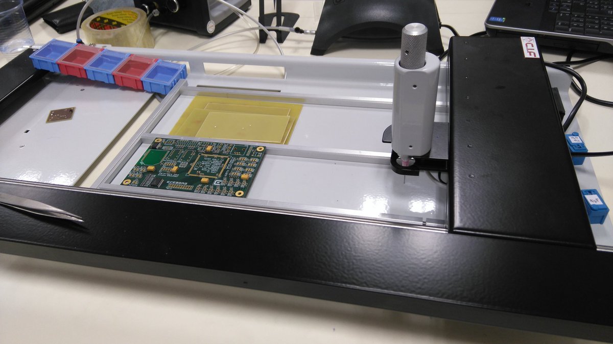Eceborg's tweet photo. Aujourd'hui soudure CMS de la carte-mère au FablabECEMakers @IngenieursECE #VieAssoEce Thx to our sponsor @we_online https://t.co/mHRDiOjrlF