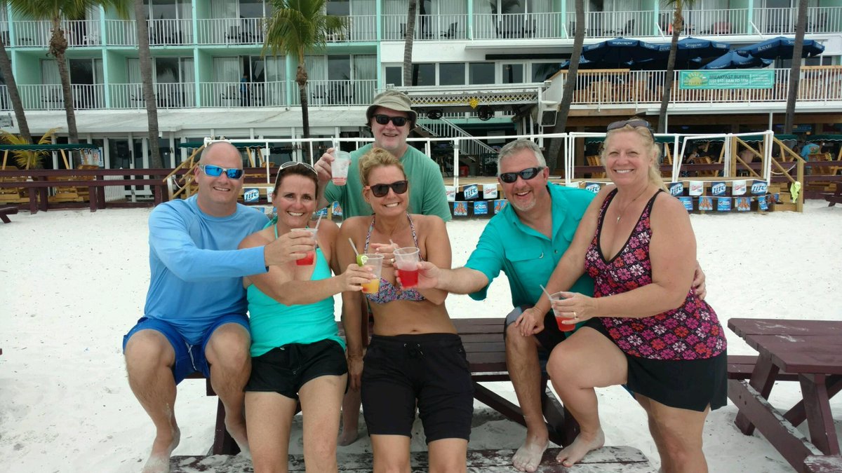 DaveCanniff's tweet photo. Creating memories,In Fort Myers 🌴, With Jim &amp; Dolores Martin &amp; friends, Bonverarocks https://t.co/M2zSSiGdyG